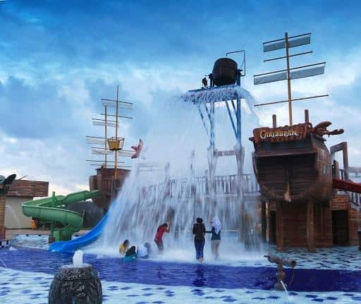 Waterpark Citraland, 1. Pantai Nambo, 2. Hutan Mangrove Bungkutoko, 3. Taman Teratai, 4. Kebun Raya Kendari, 5. Puncak Saiful Tamburaka, 6. Taman Kota Kendari, 7. Pulau Hari, 8. Pegunungan Nipa-Nipa, 9. Waterpark Citraland