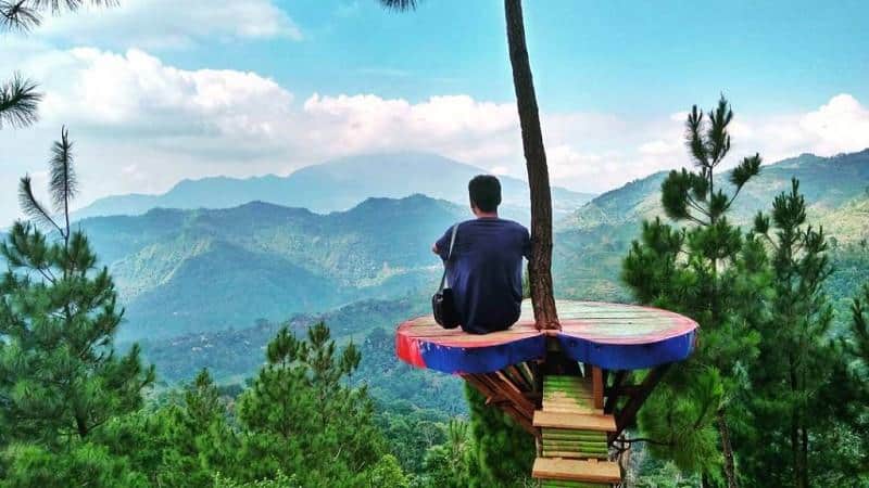 Watu Layah, 1. Mijil Loka, 2. Wisata Alam Posong, 3. Hutan Rasamala, 4. Pasar Tradisional Papringan Ngadiprono, 5. Embung Tlogo Pucang, 6. Curug Titang, 7. Embung Kledung, 8. Gunung Kendil, 9. Watu Layah, 10. Curug Merak
