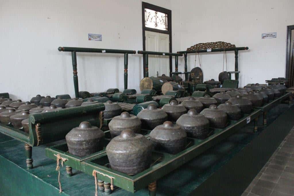 Museum Tosan Aji, 1. Pantai Ketawang, 2. Pantai Jatimalang, 3. Goa Seplawan, 4. Curug Muncar, 5. Hutan Pinus Kalilo, 6. Puncak Geger Menjangan, 7. Museum Tosan Aji, 8. Benteng Pendem, 9. Mesjid Agung Purworejo, 10. Puncak Khayangan Sigendol