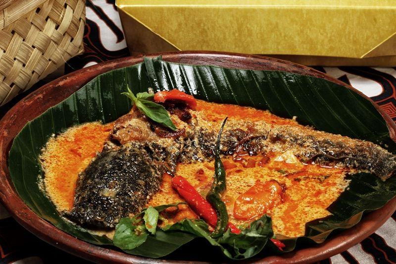 Mangut Lele, 1. Mangut Lele, 2. Nasi Lesah, 3. Buntil Daun Talas, 4. Sup Senerek, 5. Kluban, 6. Sego Godog, 7. Bakso Kerikil, 8. Mangut Beong, 9. Opor Enthog, 10. Sego Megono