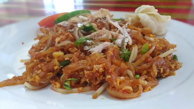 Mie Sagu, 1. Nasi Lemak, 3. Bolu Kemojo, 4. Roti Jala, 5. Gulai Siput, 6. Gulai Belacan, 7. Mie Sagu, 8. Mie Lendir, 9. Sop Tunjang, 10. Es Laksamana Mengamuk