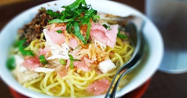Miso, 1. Nasi Lemak, 3. Bolu Kemojo, 4. Roti Jala, 5. Gulai Siput, 6. Gulai Belacan, 7. Mie Sagu, 8. Mie Lendir, 9. Sop Tunjang, 10. Es Laksamana Mengamuk
