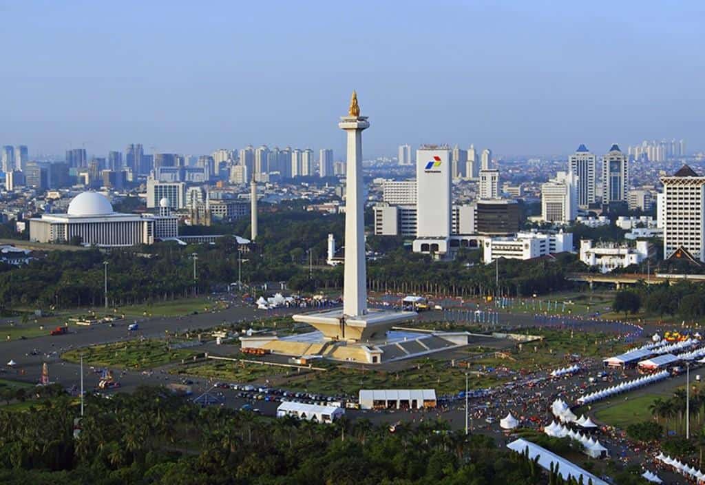 Monumen Nasional, 1. Monumen Nasional, 2. Monumen Pancasila Sakti, 3. Kota Tua, 4. Taman Mini Indonesia Indah, 5. Dunia Fantasi, 6. Sea World Ancol, 7. Ragunan, 8. Planetarium, 9. Pantai Ancol, 10. Taman Wisata Alam Mangrove Angke