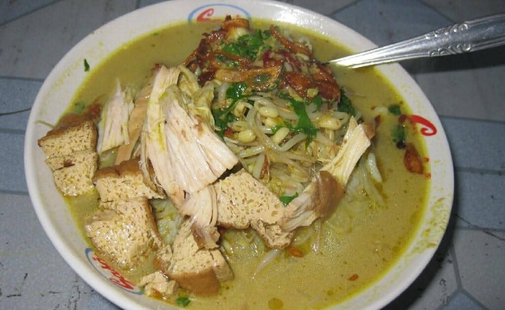 Nasi Lesah, 1. Mangut Lele, 2. Nasi Lesah, 3. Buntil Daun Talas, 4. Sup Senerek, 5. Kluban, 6. Sego Godog, 7. Bakso Kerikil, 8. Mangut Beong, 9. Opor Enthog, 10. Sego Megono