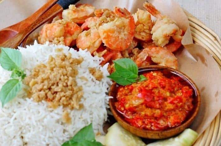 Nasi Udang, 1. Kepiting Soka, 2. Tumis Kapah, 4. Sate Temburung, 5. Sate Ikan Pari, 6. Tudai, 7. Nasi Subut, 8. Ikan Asin Richa, 9. Nasi Udang, 10. Dodol Cempedak dan Rumput Laut