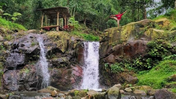 Air Terjun Surodadu, 1. Air Terjun Dlundung, 2. Coban Canggu, 3. Air Terjun Grenjengan Pacet, 4. Air Terjun Watu Gedhek, 5. Air Terjun Watu Lumpang, 6. Air Terjun 7 Bidadari, 7. Air Terjun Duyung Trawas Hill, 8. Coban Waru