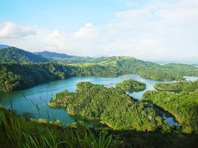 Bukit Matang Kaladan, 1. Pantai Angsana, 2. Jembatan Barito, 3. Menara Pandang Banjarmasin, 4. Lok Baintan Floating Market, 5. Pulau Kembang, 6. Bukit Matang Kaladan, 7. Taman Labirin Pelaihari, 8. Gunung Kahung, 9. Bukit Batu Langara, 10. Goa Batu Hapu