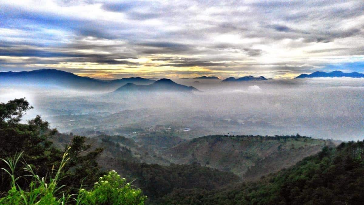 Bukit Papanggungan, Spot Menarik di Gunung Manglayang, Fasilitas, Harga Tiket Masuk dan Jam Operasional, Alamat dan Akses Transportasi, Penginapan Sekitar Gunung Manglayang