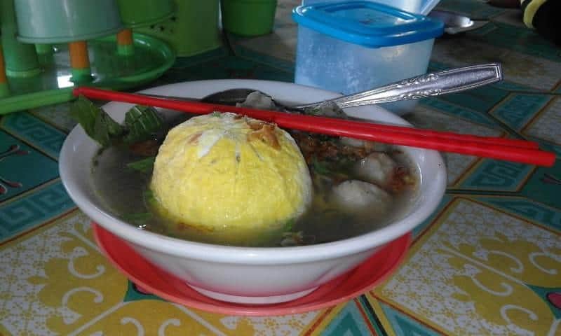 Bakso Kabut, 1. Nasi Langgi, 2. Soto Ayam Dahlok, 3. Pecel Gudeg, 4. Bakso Kabut, 5. Pecel Pincuk Garahan, 6. Suwar Suwir, 7. Tahu Hwa, 8. Tape Prol, 9. Roti Bakar Tjiliwoeng, 10. Lontong Kupang Jember