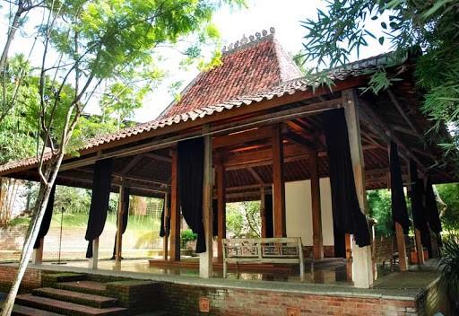 Bale Handap, Harga Tiket dan Jam Operasional Selasar Sunaryo Art Space, Fasilitas di Selasar Sunaryo Art Space, Alamat dan Akses Transportasi ke Selasar Sunaryo Art Space, Hotel di Dekat Selasar Sunaryo Art Space