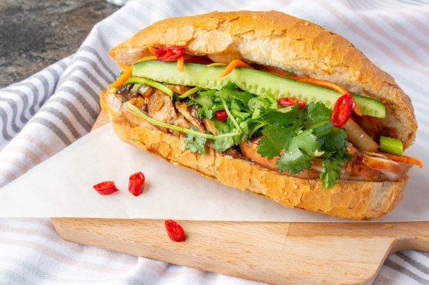 Banh Mi, 2. Banh Cuon, 3. Gol Cuon, 4. Banh Xeo, 5. Com Tam, 6. Ca Kho To, 8. Banh Mi, 9. Banh Cam, 10. Cà Phê