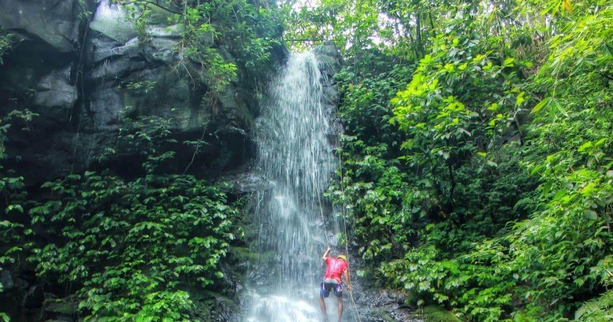 Coban Waru, 1. Air Terjun Dlundung, 2. Coban Canggu, 3. Air Terjun Grenjengan Pacet, 4. Air Terjun Watu Gedhek, 5. Air Terjun Watu Lumpang, 6. Air Terjun 7 Bidadari, 7. Air Terjun Duyung Trawas Hill, 8. Coban Waru