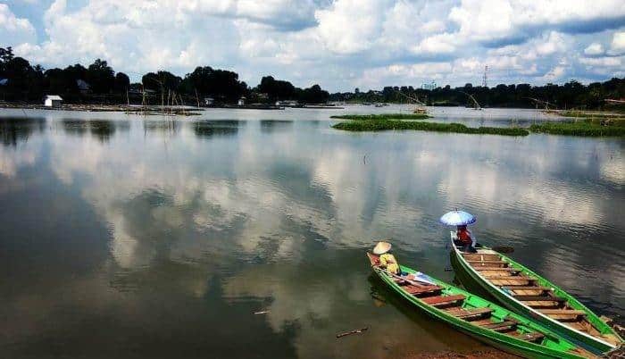 Danau Sipin, 1. Taman Wisata Kampoeng Radja, 2. Danau Sipin, 3. Menara Gentala Arasy, 4. Kebun Binatang Taman Rimba, 5. Taman Nasional Berbak, 6. Cagar Budaya Rumah Batu Olakemang, 7. Monumen Keris Siginjai, 8. Museum Perjuangan Rakyat, 9. Ancol Kota Jambi, 10. Masjid Agung Al-Falah Kota Jambi