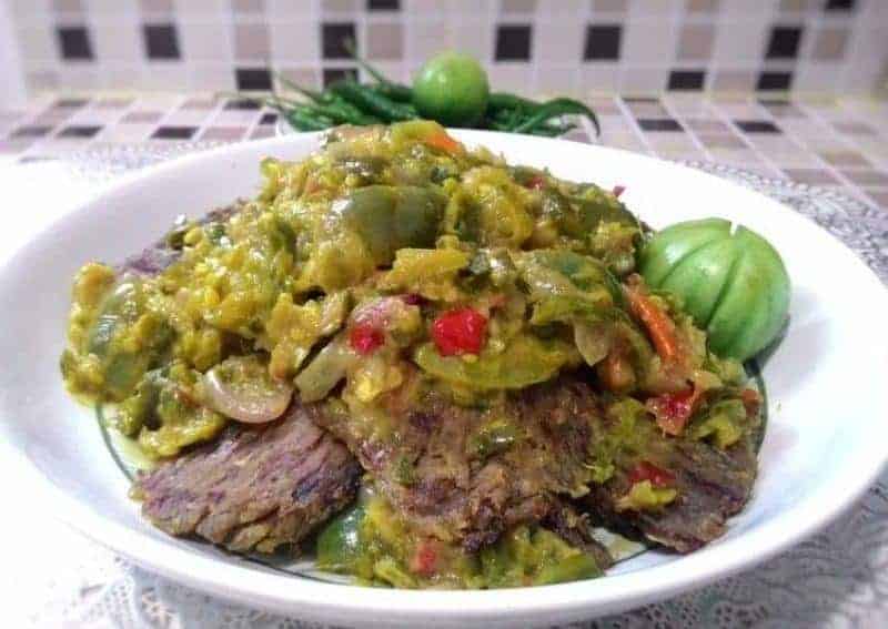 Dendeng Batokok, 1. Dendeng Batokok, 2. Rendang, 3. Sate Padang, 4. Dendeng Balado, 5. Gulai Gajeboh, 6. Kerabu Terong, 7. Soto Padang, 8. Kalio Dagiang, 9. Cancang, 10. Nasi Kapau