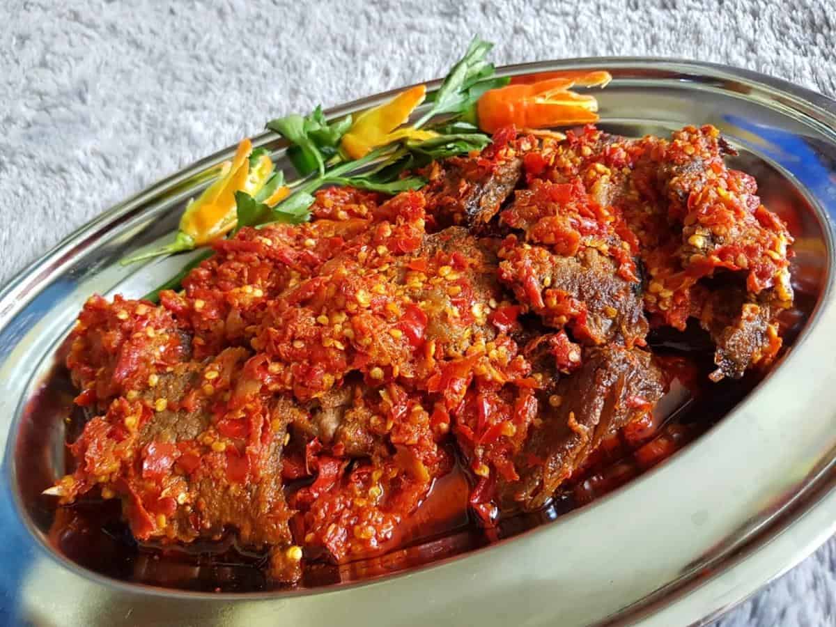 Dendeng Balado, 1. Dendeng Batokok, 2. Rendang, 3. Sate Padang, 4. Dendeng Balado, 5. Gulai Gajeboh, 6. Kerabu Terong, 7. Soto Padang, 8. Kalio Dagiang, 9. Cancang, 10. Nasi Kapau