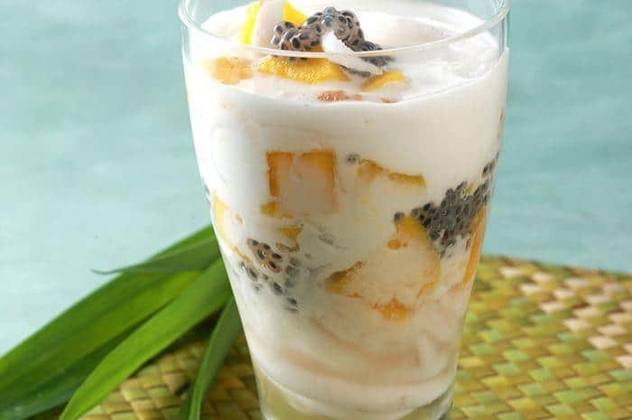Es Laksamana Mengamuk, 1. Nasi Lemak, 3. Bolu Kemojo, 4. Roti Jala, 5. Gulai Siput, 6. Gulai Belacan, 7. Mie Sagu, 8. Mie Lendir, 9. Sop Tunjang, 10. Es Laksamana Mengamuk