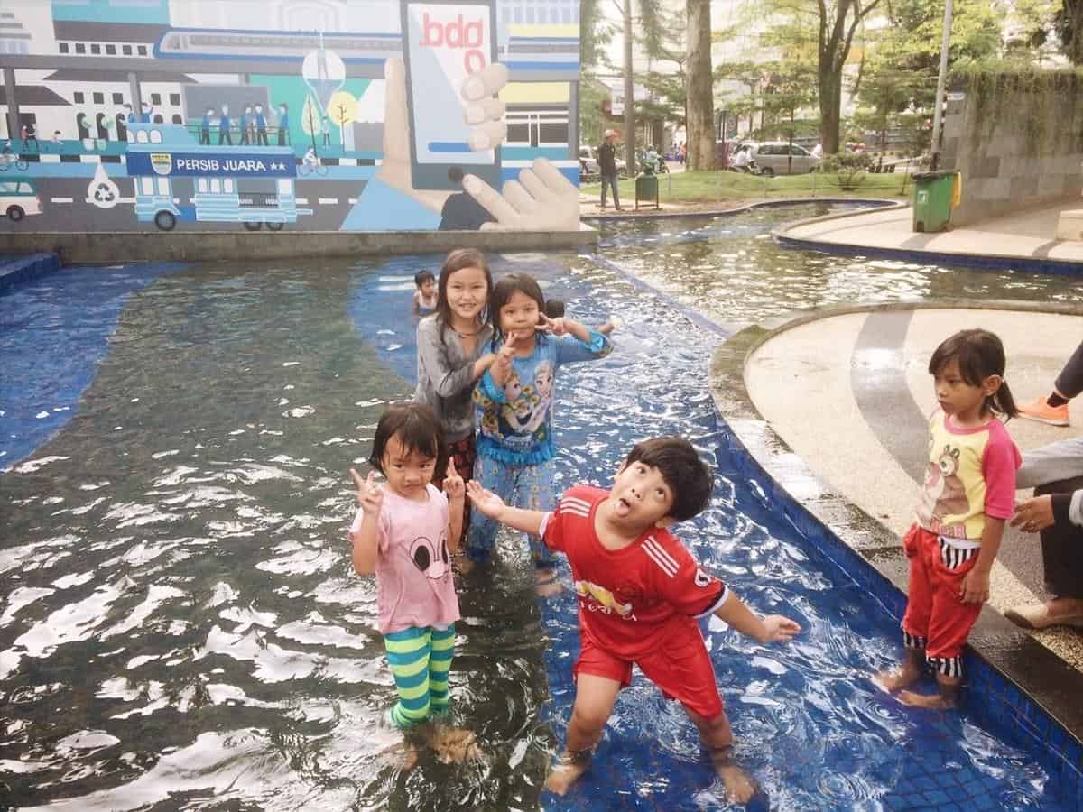 Fasilitas Balai Kota Bandung, Wahana dan Spot Menarik di Taman Balai Kota, Harga Tiket dan Jam Operasional Taman Balkot Bandung, Fasilitas Balai Kota Bandung, Alamat dan Akses Transportasi ke Taman Balai Kota, Hotel di Sekitar Taman Balai Kota