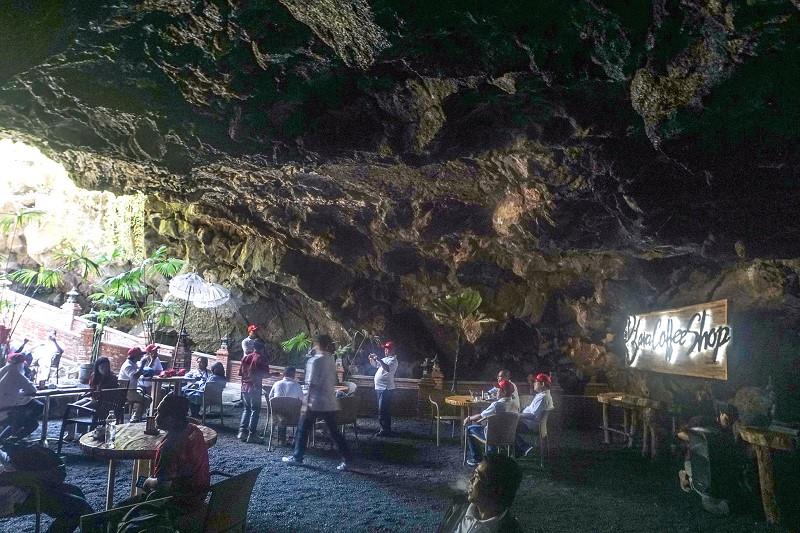 Gua Lawa, 1. Situ Tirta Marta, 2. Taman Bunga Kutabawa, 3. Gunung Slamet, 4. Rumah Pohon Igir Wringin, 5. Curug Tempuran, 6. Puncak Sendaren, 7. Jembatan Lampion, 8. Gua Lawa, 9. Sungai Watu Mujur, 10. Desa Wisata Lembah Asri Serang