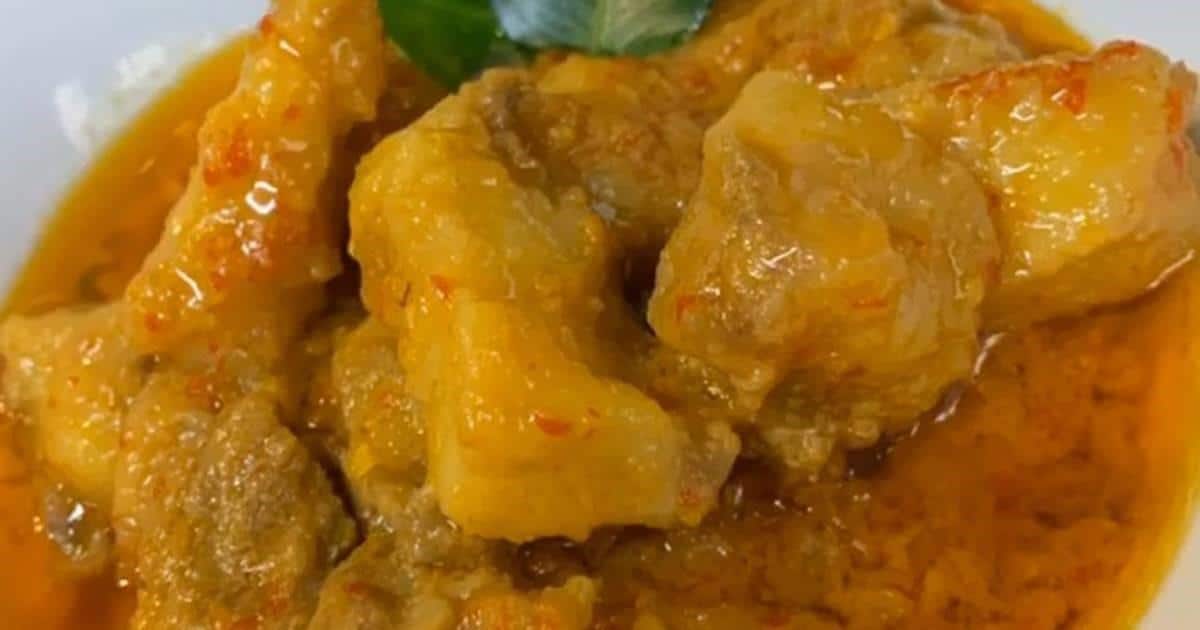 Gulai Gajeboh, 1. Dendeng Batokok, 2. Rendang, 3. Sate Padang, 4. Dendeng Balado, 5. Gulai Gajeboh, 6. Kerabu Terong, 7. Soto Padang, 8. Kalio Dagiang, 9. Cancang, 10. Nasi Kapau