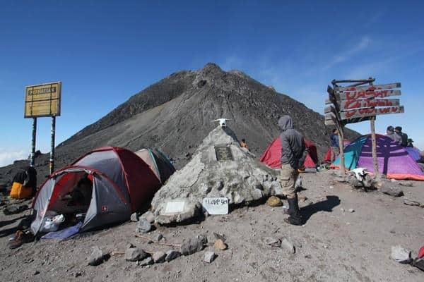 Gunung Merapi, 1. Bukit Gancik Selo, 2. Waduk Cengklik, 3. Taman Irung Petruk, 4. Kedung Goro, 5. Bukit Kinasih, 6. Taman Wisata Sedayu Indah, 7. Tretes Taman Tani, 8. New Selo, 9. Gunung Merapi, 10. Gunung Merbabu