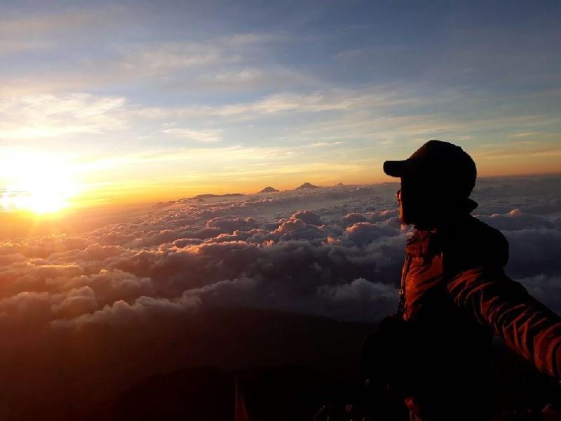 Gunung Slamet, 1. Situ Tirta Marta, 2. Taman Bunga Kutabawa, 3. Gunung Slamet, 4. Rumah Pohon Igir Wringin, 5. Curug Tempuran, 6. Puncak Sendaren, 7. Jembatan Lampion, 8. Gua Lawa, 9. Sungai Watu Mujur, 10. Desa Wisata Lembah Asri Serang
