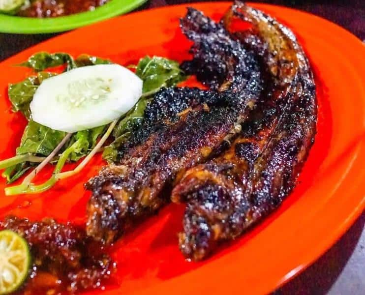 Gence Lais, 1. Sate Payau, 2. Pulut Nasi, 3. Sambal Raja/Sambal Kutai, 4. Nasi Bekepor, 6. Rojak Singkil, 7. Gence Ruan, 8. Pepes Kepiting Soka Cangkang Lunak, 9. Buras Berendam, 10. Gence Lais