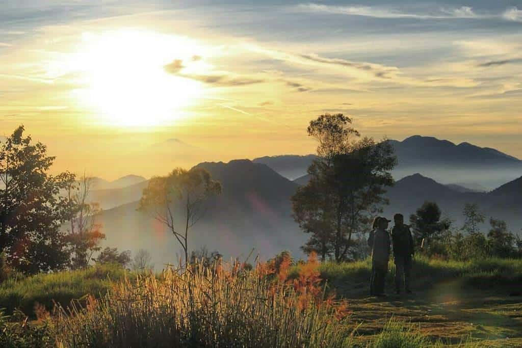 Harga Tiket Masuk dan Jam Operasional, Spot Menarik di Gunung Artapela, Fasilitas , Harga Tiket Masuk dan Jam Operasional, Alamat dan Akses Transportasi, Hotel Sekitar Gunung Artapela