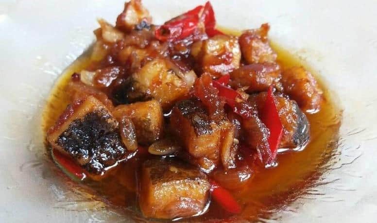 Ikan Asin Richa, 1. Kepiting Soka, 2. Tumis Kapah, 4. Sate Temburung, 5. Sate Ikan Pari, 6. Tudai, 7. Nasi Subut, 8. Ikan Asin Richa, 9. Nasi Udang, 10. Dodol Cempedak dan Rumput Laut