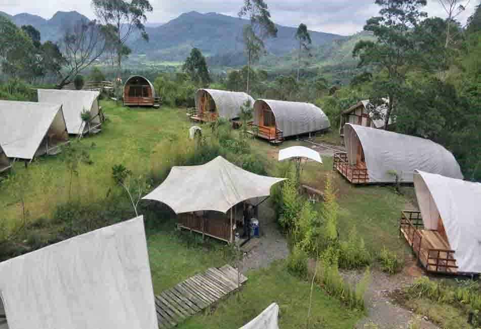 Keong Tent Resort, Wahana dan Spot Populer, Fasilitas Pinisi Resto dan Glamping Lakeside Rancabali, Harga Tiket Masuk dan Jam Operasional , Alamat dan Akses Transportasi, Hotel Sekitar Pinisi Resto dan Glamping Lakeside Rancabali