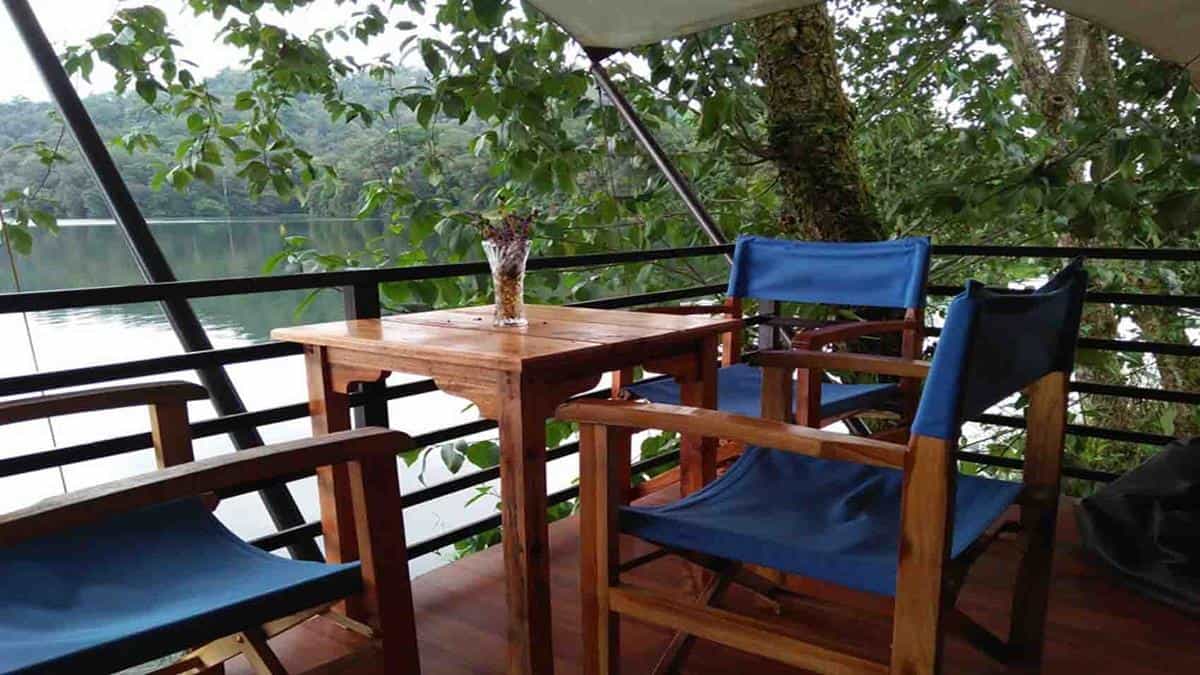 Lakeside Tent Resort, Wahana dan Spot Populer, Fasilitas Pinisi Resto dan Glamping Lakeside Rancabali, Harga Tiket Masuk dan Jam Operasional , Alamat dan Akses Transportasi, Hotel Sekitar Pinisi Resto dan Glamping Lakeside Rancabali