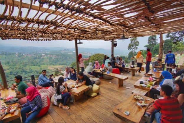 Lereng Anteng Panoramic Coffee Place, Spot Menarik di Punclut, Harga Tiket dan Jam Operasional Punclut, Fasilitas di Kawasan Punclut, Alamat dan Akses Transportasi ke Kawasan Punclut, Hotel di Sekitar Punclut