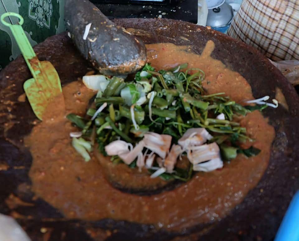 Lotek, 1. Pecak Belut, 2. Nasi Grombyang, 3. Lontong Dekem, 4. Lotek, 5. Kamir, 6. Kraca, 8. Kepiting Lemburi, 9. Tahu Pletok, 10. Bakso Balungan