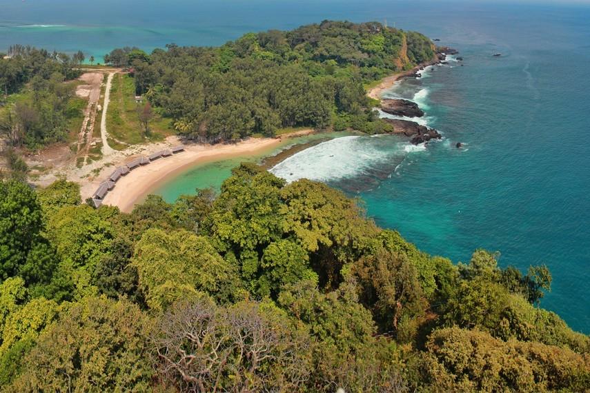 Pulau Sangiang, 1. Pantai Marina, 2. Pantai Karang Bolong, 3. Pantai Pasir Putih Florida, 4. Pantai Sambolo, 5. Rawa Dano, 6. Curug Betung, 7. Puncak Sidapang, 8. Gunung Cibaja, 9. Tugu Nol Kilometer Anyer, 10. Pulau Sangiang