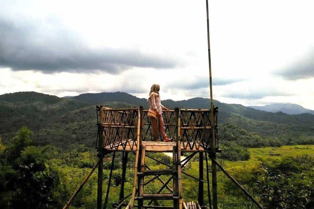 Puncak Geger Menjangan, 1. Pantai Ketawang, 2. Pantai Jatimalang, 3. Goa Seplawan, 4. Curug Muncar, 5. Hutan Pinus Kalilo, 6. Puncak Geger Menjangan, 7. Museum Tosan Aji, 8. Benteng Pendem, 9. Mesjid Agung Purworejo, 10. Puncak Khayangan Sigendol