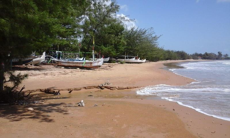 Pantai Badur, 2. Pantai Sembilan, 4. Pantai Gili Pandan, 6. Pantai Pulau Mamburit, 7. Pantai Slopeng, 8. Pantai Ropet, 9. Pantai Lombang, 10. Pantai Badur