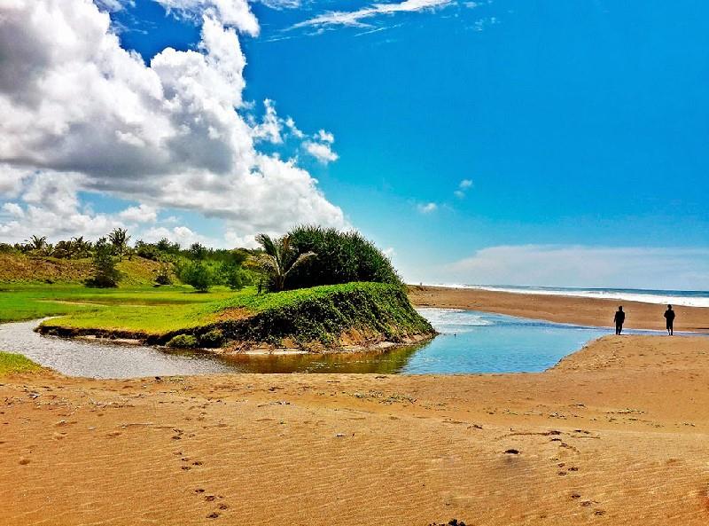 Pantai Bopong, 1. Pantai Menganti, 2. Pantai Lampon, 3. Pantai Bopong, 4. Pantai Wedi Putih, 5. Pantai Pecaron, 6. Pantai Gebyuran, 7. Pantai Pedalen, 8. Pantai Watu Bale, 9. Pantai Karang Agung, 10. Pantai Logending