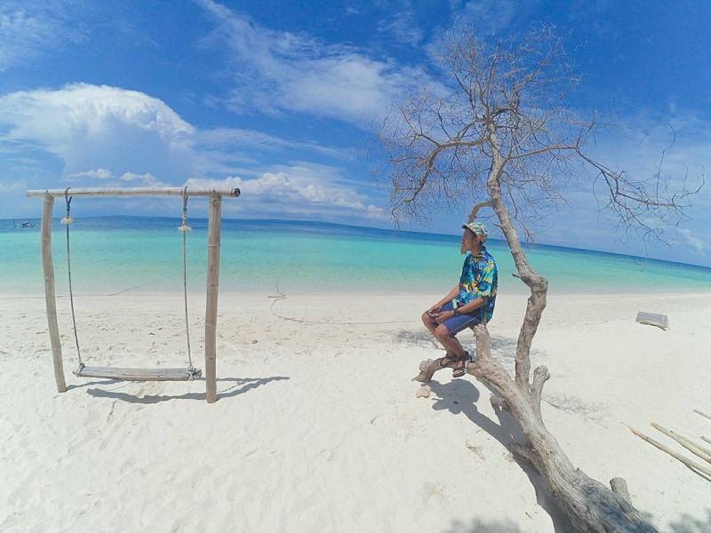 Pantai Gili Labak, 2. Pantai Sembilan, 4. Pantai Gili Pandan, 6. Pantai Pulau Mamburit, 7. Pantai Slopeng, 8. Pantai Ropet, 9. Pantai Lombang, 10. Pantai Badur