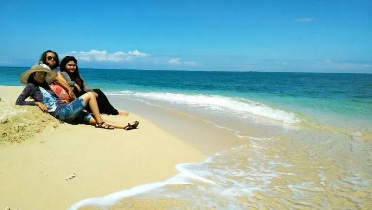 Pantai Gili Pandan, 2. Pantai Sembilan, 4. Pantai Gili Pandan, 6. Pantai Pulau Mamburit, 7. Pantai Slopeng, 8. Pantai Ropet, 9. Pantai Lombang, 10. Pantai Badur