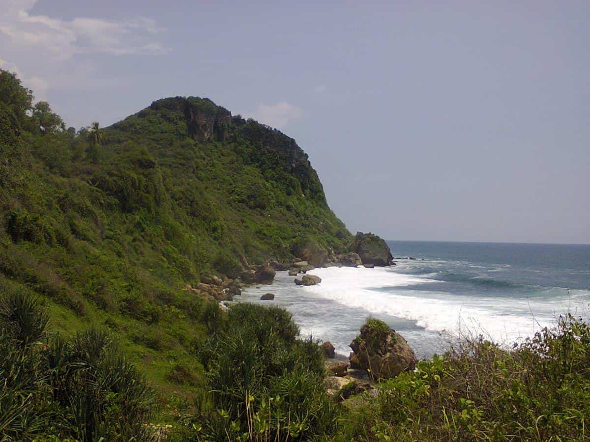 Pantai Kali Mirah, 1. Pantai Nampu, 2. Pantai Puyangan, 3. Pantai Kwaru, 4. Pantai Sembukan, 5. Pantai Karang Payung, 6. Pantai Banyutowo, 7. Pantai Kali Mirah, 8. Pantai Klotok, 9. Pantai Pringjono