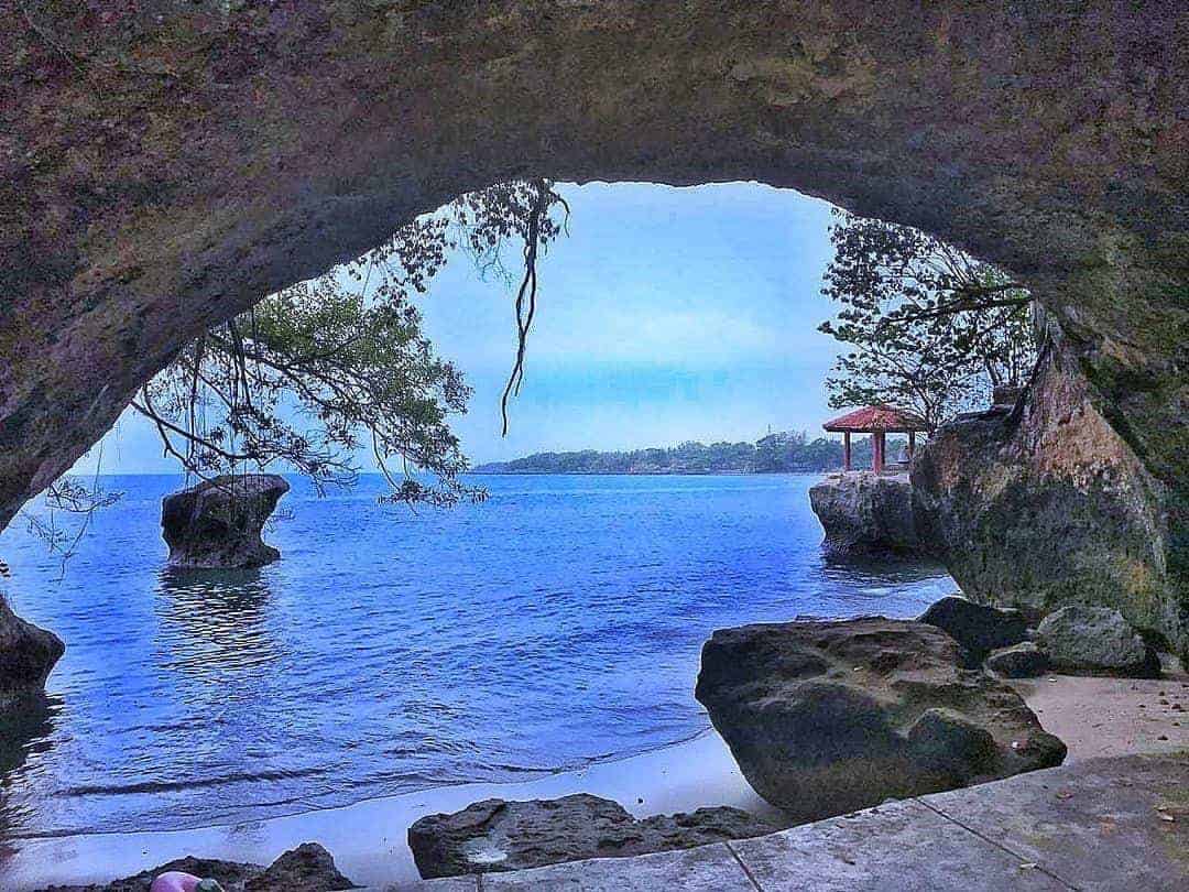 Pantai Karang Bolong, 1. Pantai Marina, 2. Pantai Karang Bolong, 3. Pantai Pasir Putih Florida, 4. Pantai Sambolo, 5. Rawa Dano, 6. Curug Betung, 7. Puncak Sidapang, 8. Gunung Cibaja, 9. Tugu Nol Kilometer Anyer, 10. Pulau Sangiang