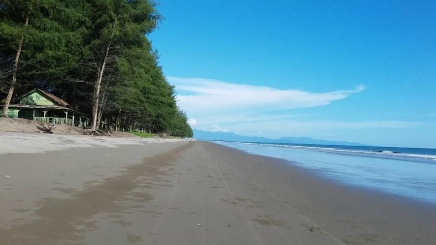 Pantai Katapiang, 1. Air Terjun Nyarai, 2. Lubuak Bonta, 3. Air Terjun Lembah Anai, 4. Pantai Katapiang, 5. Taman Nasional Kerinci Seblat, 6. Pantai Arta Sungai Limau, 7. Puncak Anai, 8. Masjid Tua Lubuak Bareh, 9. Gunung Tandikat, 10. Paragliding Area Macau Duo