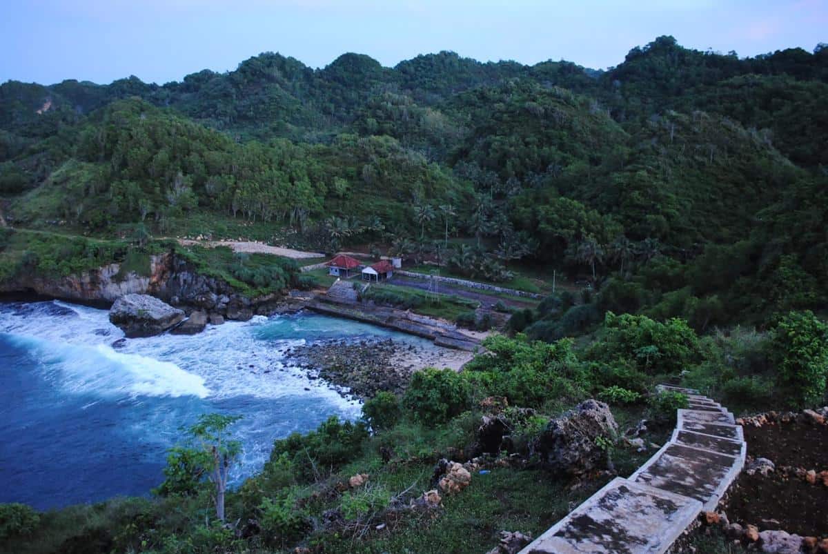Pantai Klotok, 1. Pantai Nampu, 2. Pantai Puyangan, 3. Pantai Kwaru, 4. Pantai Sembukan, 5. Pantai Karang Payung, 6. Pantai Banyutowo, 7. Pantai Kali Mirah, 8. Pantai Klotok, 9. Pantai Pringjono