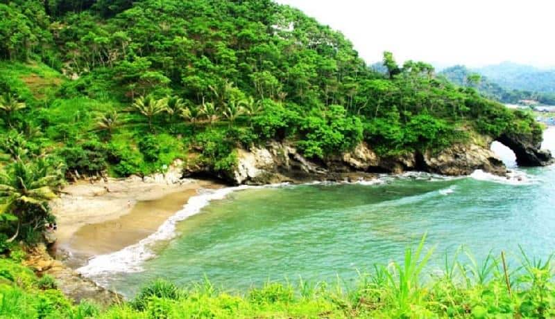 Pantai Lampon, 1. Pantai Menganti, 2. Pantai Lampon, 3. Pantai Bopong, 4. Pantai Wedi Putih, 5. Pantai Pecaron, 6. Pantai Gebyuran, 7. Pantai Pedalen, 8. Pantai Watu Bale, 9. Pantai Karang Agung, 10. Pantai Logending
