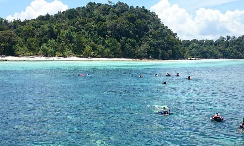 Pantai Pulau Abang, 1. Pantai Pulau Ranoh, 2. Pantai Pulau Abang, 3. Pantai Pulau Mubut Darat, 4. Pantai Pulau Tunjuk, 5. Pantai Permata Pulau Subang Mas, 6. Pantai Elyora, 7. Pantai Tegar Putri, 8. Pantai Mirota, 9. Pantai Semandore, 10. Pantai Pulau Petong