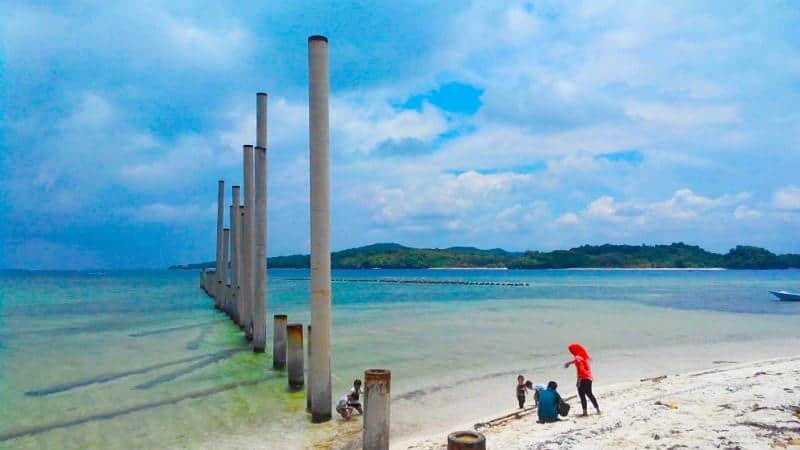 Pantai Pulau Mamburit, 2. Pantai Sembilan, 4. Pantai Gili Pandan, 6. Pantai Pulau Mamburit, 7. Pantai Slopeng, 8. Pantai Ropet, 9. Pantai Lombang, 10. Pantai Badur