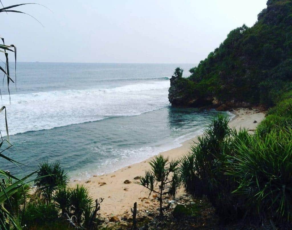 Pantai Puyangan, 1. Pantai Nampu, 2. Pantai Puyangan, 3. Pantai Kwaru, 4. Pantai Sembukan, 5. Pantai Karang Payung, 6. Pantai Banyutowo, 7. Pantai Kali Mirah, 8. Pantai Klotok, 9. Pantai Pringjono
