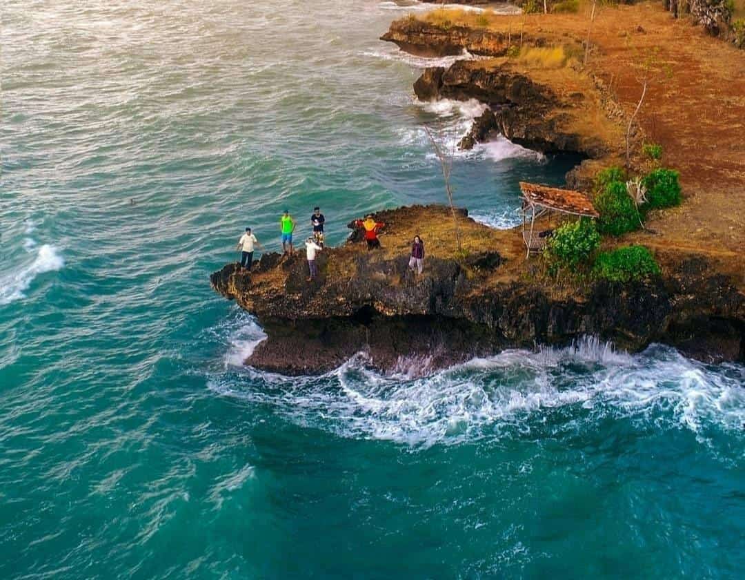 Pantai Ropet, 2. Pantai Sembilan, 4. Pantai Gili Pandan, 6. Pantai Pulau Mamburit, 7. Pantai Slopeng, 8. Pantai Ropet, 9. Pantai Lombang, 10. Pantai Badur