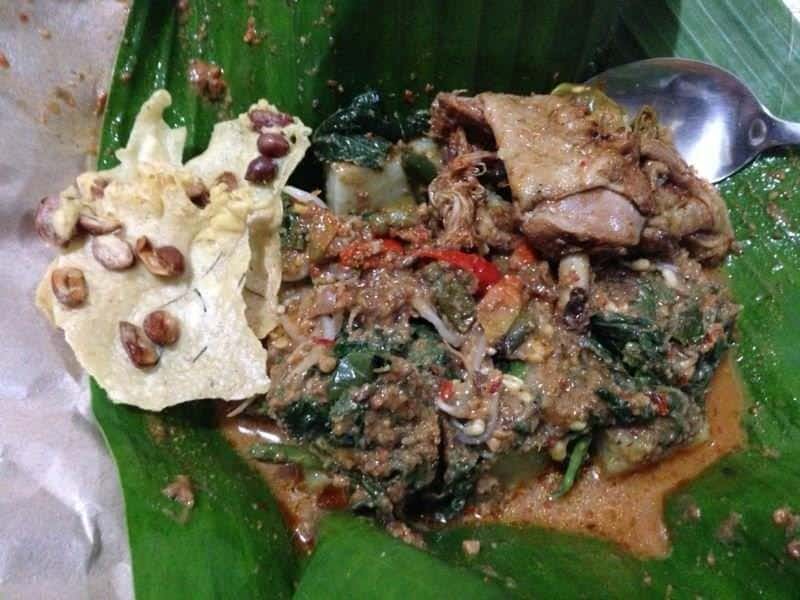Pecel Pincuk Garahan, 1. Nasi Langgi, 2. Soto Ayam Dahlok, 3. Pecel Gudeg, 4. Bakso Kabut, 5. Pecel Pincuk Garahan, 6. Suwar Suwir, 7. Tahu Hwa, 8. Tape Prol, 9. Roti Bakar Tjiliwoeng, 10. Lontong Kupang Jember