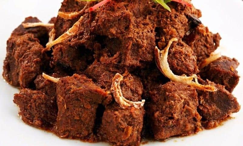 Rendang, 1. Dendeng Batokok, 2. Rendang, 3. Sate Padang, 4. Dendeng Balado, 5. Gulai Gajeboh, 6. Kerabu Terong, 7. Soto Padang, 8. Kalio Dagiang, 9. Cancang, 10. Nasi Kapau