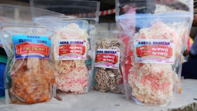 Rengginang Kiarapedes, 1. Simping, 2. Gula Cikeris, 3. Peuyeum Bendul, 4. Manisan Pala Wanayasa, 5. Sate Maranggi, 6. Borondong Bojong, 7. Semprong, 8. Keramik Plered, 9. Rengginang Kiarapedes, 10. Kerupuk Miskin